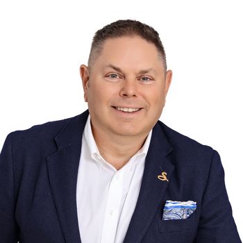 Portrait of Brad Bell, Broker Associate.